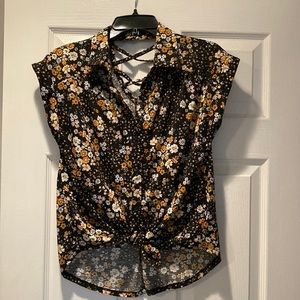 No Boundaries Tie Front Flower Blouse Size S (Juniors)